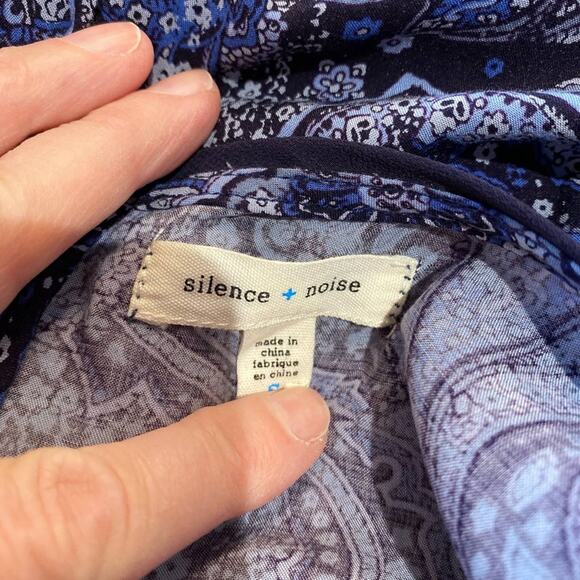 Urban Outfitters Silence + Noise Blue Paisley summer Dress with Flared Skirt - Picture 6 of 6